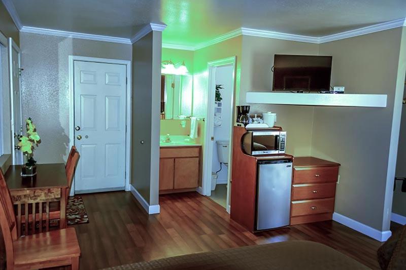 Maple Leaf Motel Shady Cove Εξωτερικό φωτογραφία