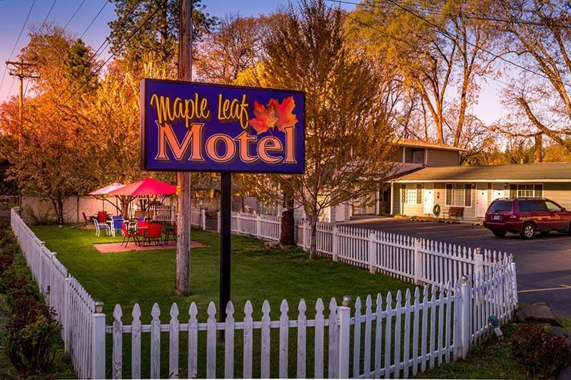Maple Leaf Motel Shady Cove Εξωτερικό φωτογραφία