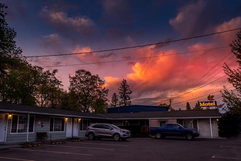 Maple Leaf Motel Shady Cove Εξωτερικό φωτογραφία
